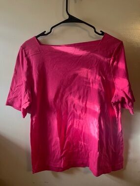 TALBOT’S LIKE NEW (XL) Short Sleeve Square Neck Tee in Fuchsia Pink 🩷